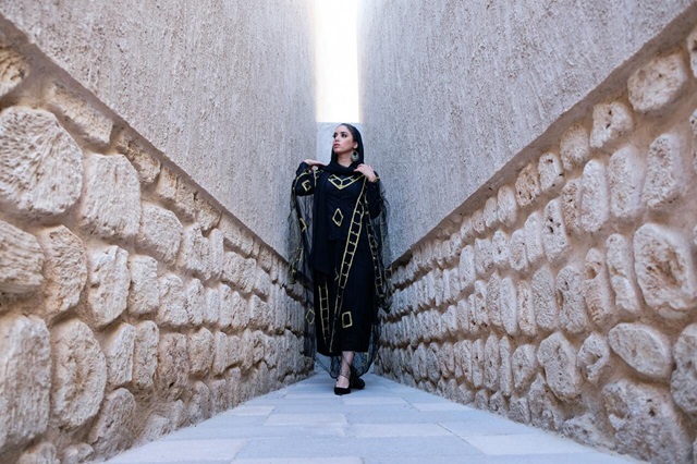 Les abayas pour adolescentes : Tendances et influences actuelles